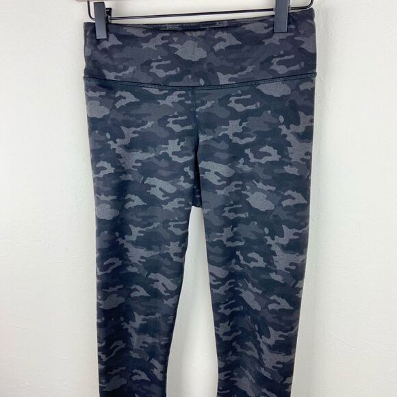 Fabletics Mid-Rise Charcoal Camo Powerhold Leggings - Picture 3 of 7